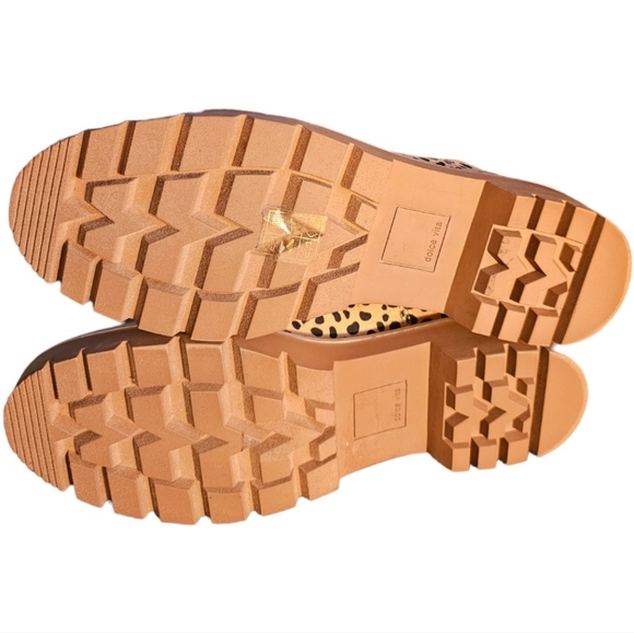 EUC | Dolce Vita Pepper Leopard Cheetah Animal Print Chelsea Bootie | Size: 10M - Picture 4 of 14